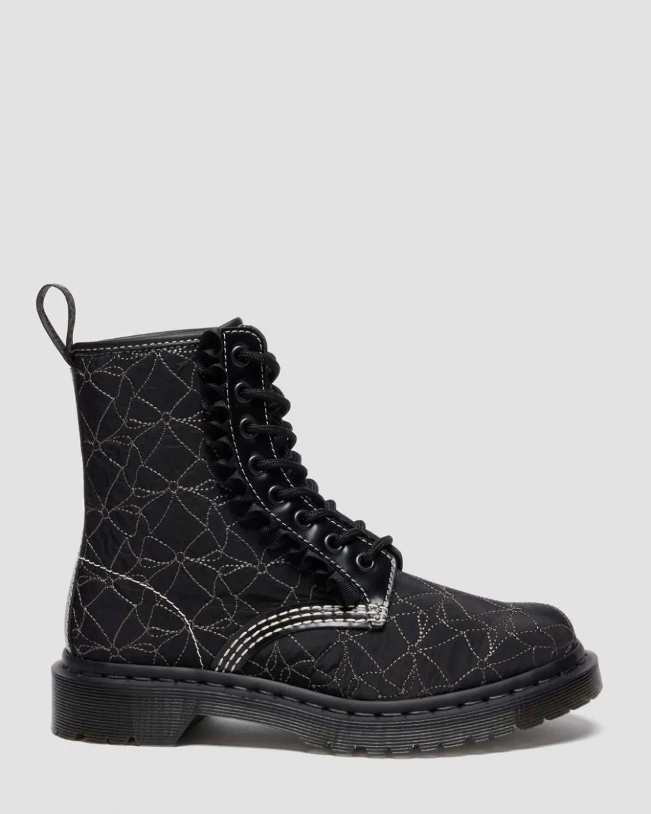 Dr. Martens Last Chance Styles*1460 FRILL in BLACK