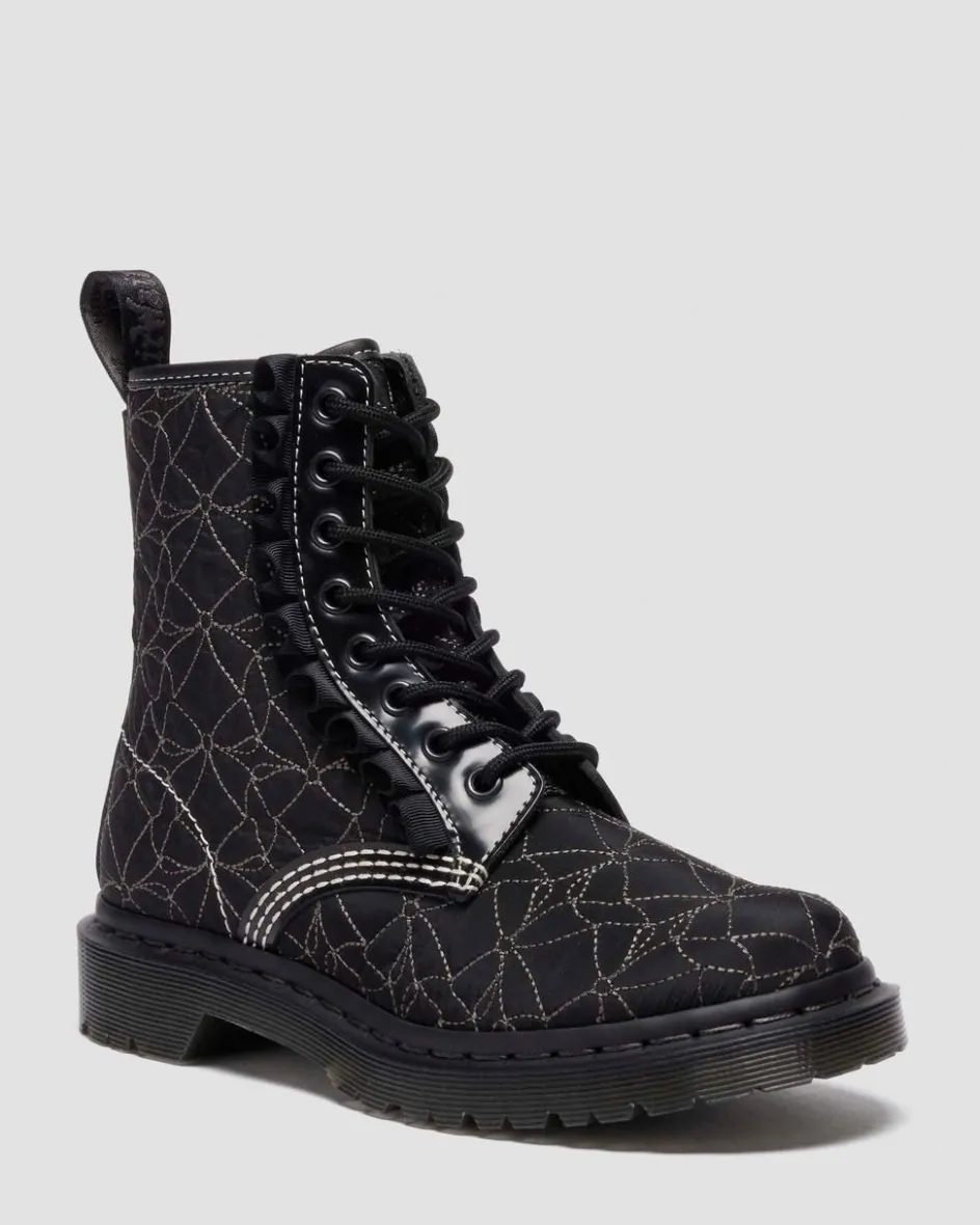 Dr. Martens Last Chance Styles*1460 FRILL in BLACK