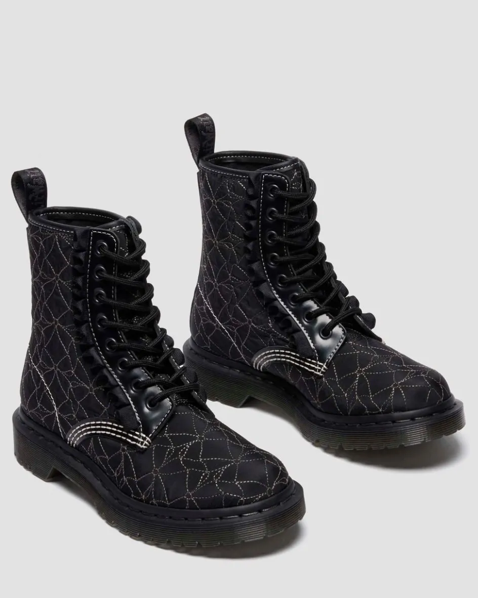 Dr. Martens Last Chance Styles*1460 FRILL in BLACK