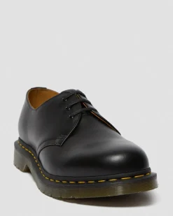 Dr. Martens Accessories|Laces*26 Inch Waxed Flat Shoe Laces (3 Eye) in Black Black — Tetoron