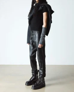 Dr. Martens Last Chance Styles|Last Chance Styles*1460 Quad Harness in Black Black — Analine